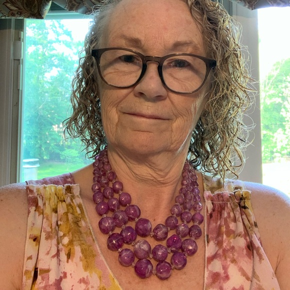 Vintage Hattie Carnegie, collectible triple strand necklace in purple - Picture 10 of 10